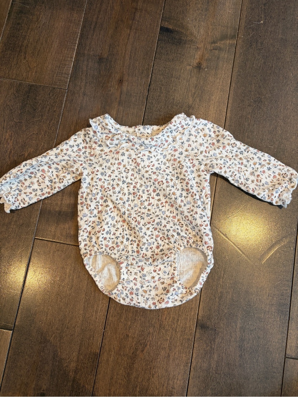 H&M 1-2 month Cream Floral Long-Sleeve Baby Bodysuit